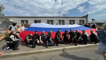 В ЮАО байкеры устроили "МотоКосмоПробег" ко Дню российского флага