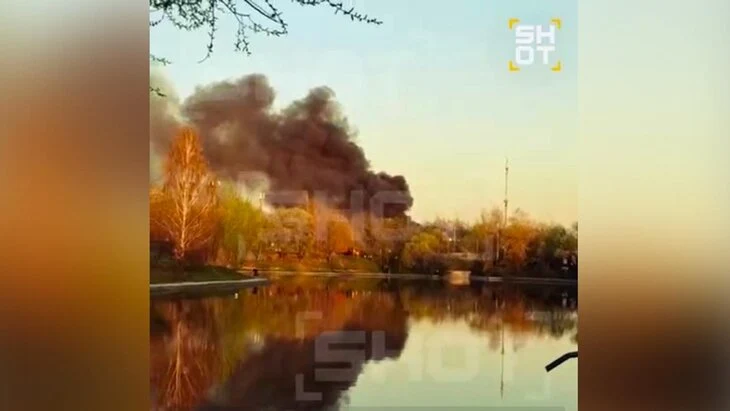 Пожар произошел в здании автотехцентра на Варшавском шоссе Пожар произошел в здании автотехцентра на Варшавском шоссе