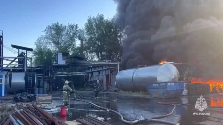 Пожар произошел на территории предприятия в Рязани Пожар произошел на территории предприятия в Рязани