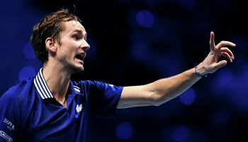 Пинал камеру и оскорблял болельщиков: самые яркие скандалы с Даниилом Медведевым