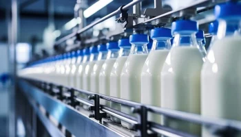 "Коммерсант": в России выросло производство молока и цены на молочную продукцию