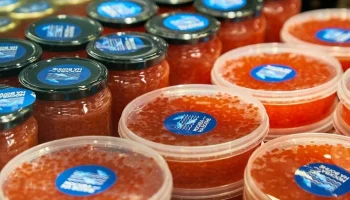 Красная икра горбуши, кеты и нерки появилась на рыбных рынках "Москва &ndash; на волне"