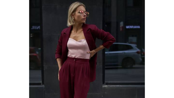 Как правильно подобрать брючный костюм на весну: советы дизайнера