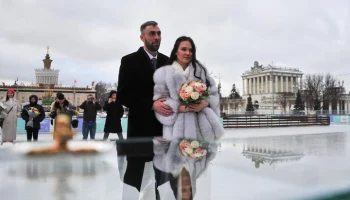 Москвичи смогут зарегистрировать брак на катках 25 февраля