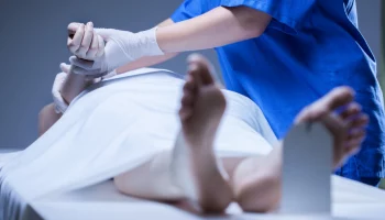 Врач Алексеева назвала болезни, при которых человека могут ошибочно признать мертвым