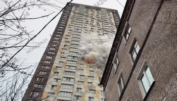 Пожар в жилом доме на Первомайской улице Москвы локализован