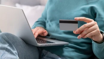 Минфин РФ выступил за введение НДС в 7% на товары из интернета в 2027 году