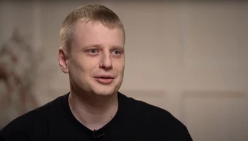 Комик Комиссаренко отреагировал на решение суда о своем заочном аресте мемом