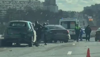 Четыре автомобиля столкнулись на Варшавском шоссе в Москве