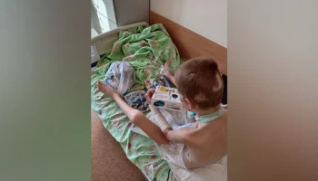 Пострадавший от нападения собак в Сочи мальчик пошел на поправку