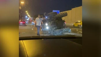 Движение затруднено на 29-м км Киевского шоссе в Москве из-за аварии