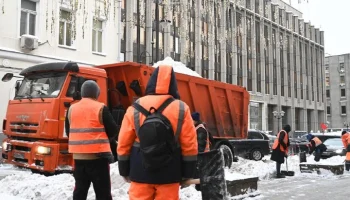 Городские службы продолжают ликвидировать последствия непогоды в круглосуточном режиме