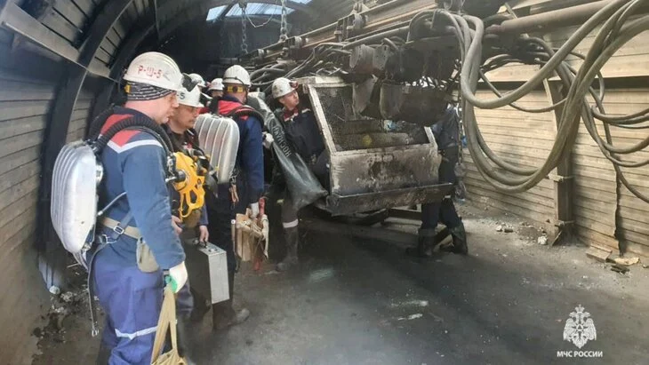 Врио губернатора Ростовской области Слюсарь: связи с попавшими под завал шахтерами нет Врио губернатора Ростовской области Слюсарь: связи с попавшими под завал шахтерами нет