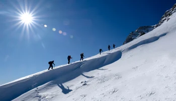 МЧС: На турбазу у горы Ослянка вернулись только двое из 15 туристов