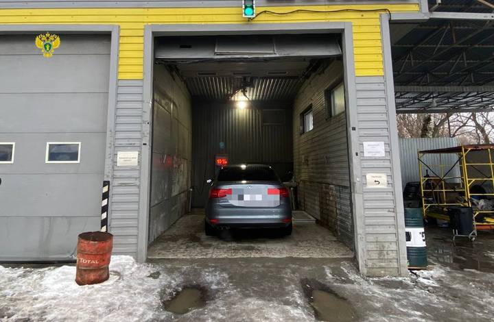 Оконная рама упала на ребенка в боксе автомойки на юге Москвы