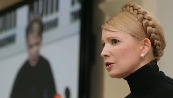 Пачки долларов на столе: НАБУ опубликовало видео обысков у Тимошенко