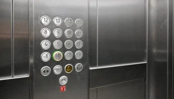 Более 2,1 тыс лифтов заменили в Москве в рамках программы капремонта