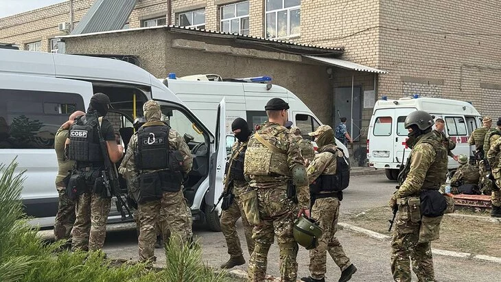Мать предполагаемого участника захвата заложников в ИК-19 сделала заявление Мать предполагаемого участника захвата заложников в ИК-19 сделала заявление