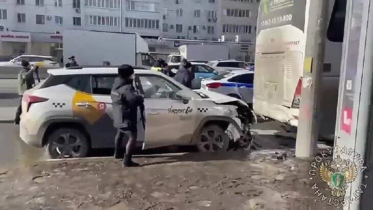 Следы наркотиков найдены в биоматериале водителя, въехавшего в остановку в Казани Следы наркотиков найдены в биоматериале водителя, въехавшего в остановку в Казани