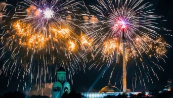 Праздничный салют в честь Дня Победы состоялся в Москве