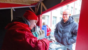 Павильоны с горячим чаем и печеньем установили для доноров крови в Москве