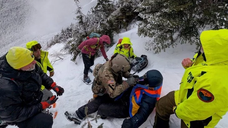 Daily Mail: в США пожарные спасли мужчину, ушедшего в горы встречать рассвет Daily Mail: в США пожарные спасли мужчину, ушедшего в горы встречать рассвет