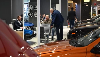 Дилеры ожидают сокращения авторынка на 8&ndash;10%
