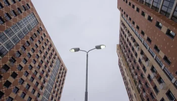 Более 380 фонарей и камер видеонаблюдения установили у новостроек в Фили-Давыдкове