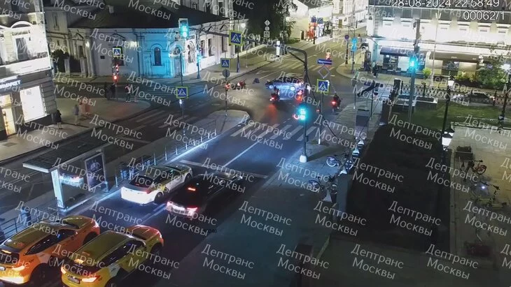 ДТП с мотоциклом и автомобилем произошло на Сретенском бульваре в Москве ДТП с мотоциклом и автомобилем произошло на Сретенском бульваре в Москве