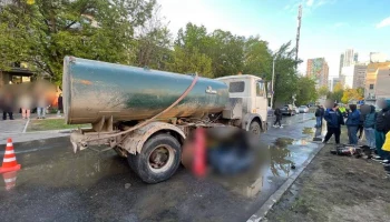 Грузовик насмерть задавил мужчину на электровелосипеде в Москве