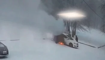 "Известия": в Иркутске тренер спас ребенка из горящего автомобиля