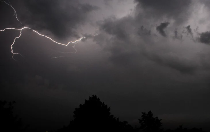 Москвичей предупредили о кратковременных дождях и грозе в ночь на 18 августа Москвичей предупредили о кратковременных дождях и грозе в ночь на 18 августа