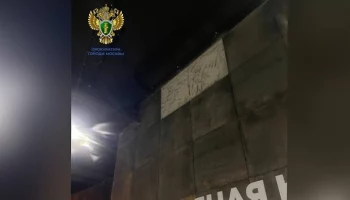 Два человека пострадали при падении плитки в развлекательном комплексе Москвы