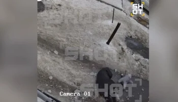 Уголовное дело завели в Махачкале из-за падения глыбы льда на женщину с ребенком