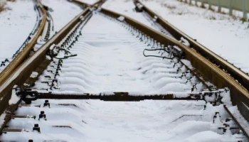 Пять электричек задерживаются под Кировом из-за схода грузовых вагонов с рельсов