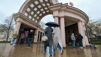 Синоптики сообщили о теплой и дождливой погоде в Москве 17 апреля