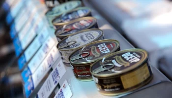 Вице-премьер Григоренко поручил подумать о маркировке рыбных консервов из-за подделок