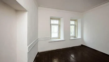 Два нежилых помещения выставили на торги в Басманном районе Москвы