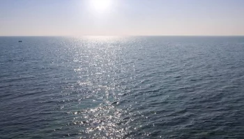 ТАСС: Выживший в Охотском море не имел права отплывать далеко от берега на своей лодке