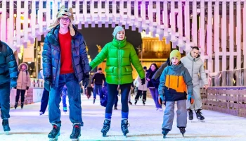 На катке ВДНХ трудятся более 50 человек