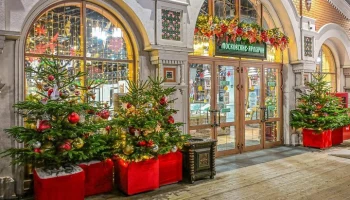 Столичные ярмарки украсили к Новому году