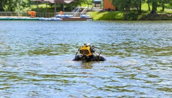 Столичные водолазы обследуют дно прудов, озер и малых рек