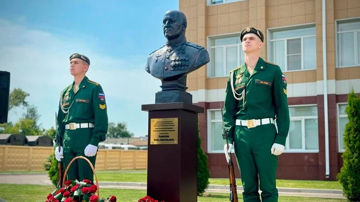 Памятный бюст погибшего генерала Кириллова открыт в Костроме Памятный бюст погибшего генерала Кириллова открыт в Костроме