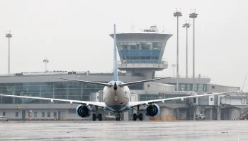 Первый за почти трое суток самолет прилетел в Москву из Абу-Даби