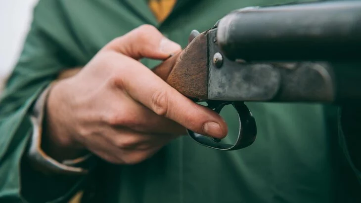 Дробь попала в спину мужчине во время охоты в Якутии