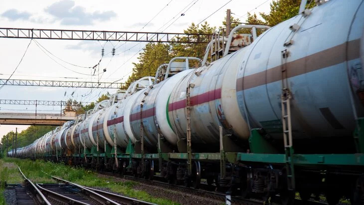 В РФ могут резко увеличить штрафы за долгое хранение топлива в ж/д вагонах