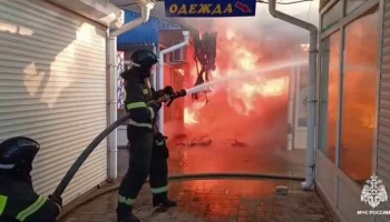 Шесть человек пострадали при пожаре на рынке в Геническе Херсонской области