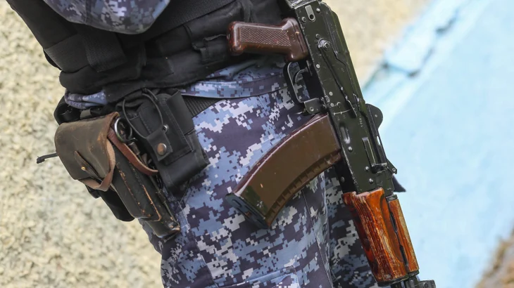 Взявшего заложников в Первоуральске мужчину задержали