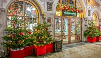 Столичные ярмарки украсили к Новому году