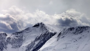 Трое альпинистов попали под лавину в Карачаево-Черкесии